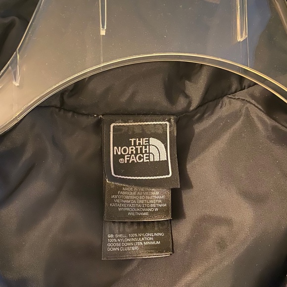 North Face women's silver puffer jacket sz small - Picture 5 of 9